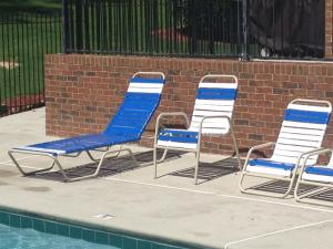 pool chairs 3